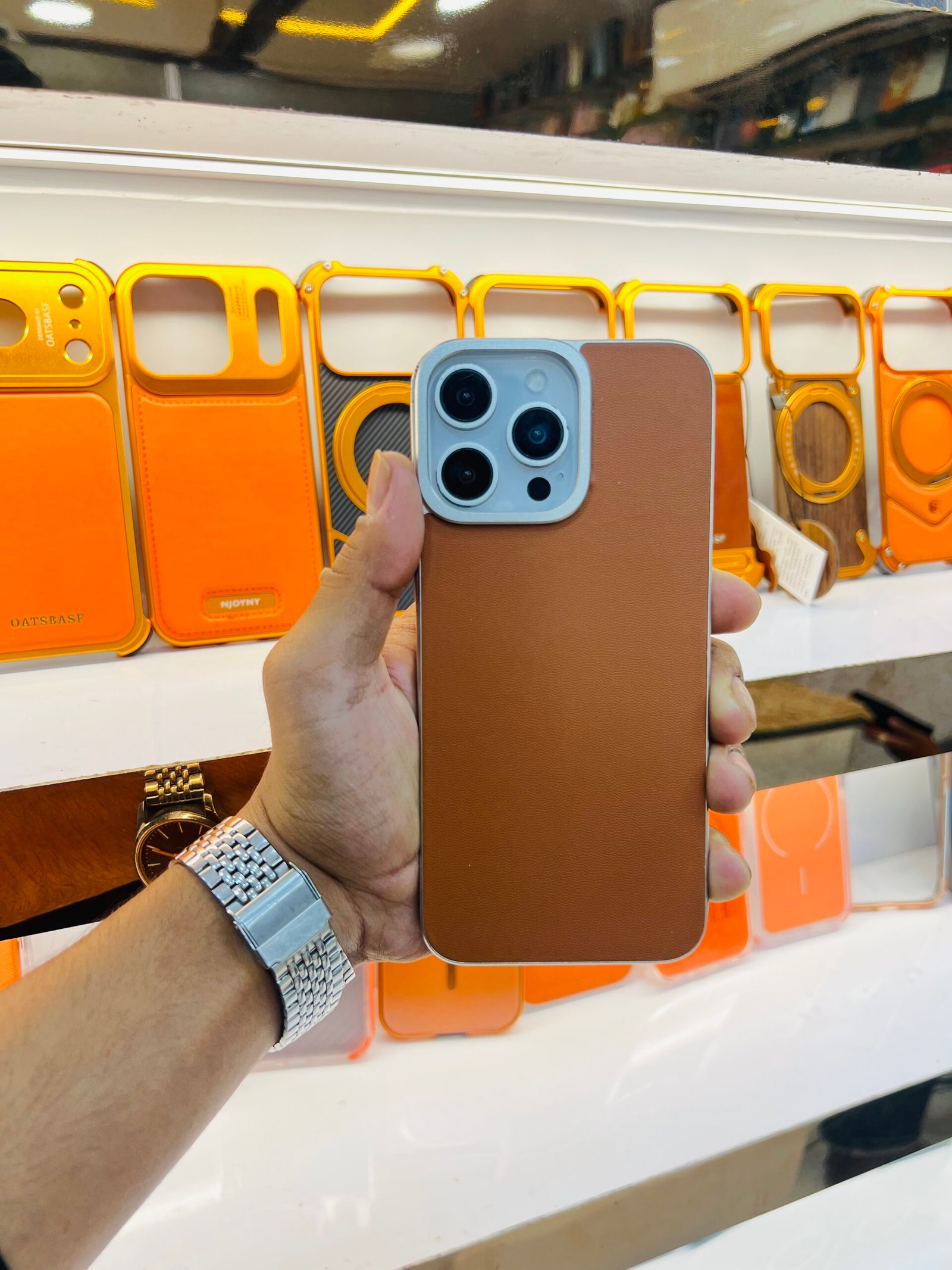 Magnetic metal case